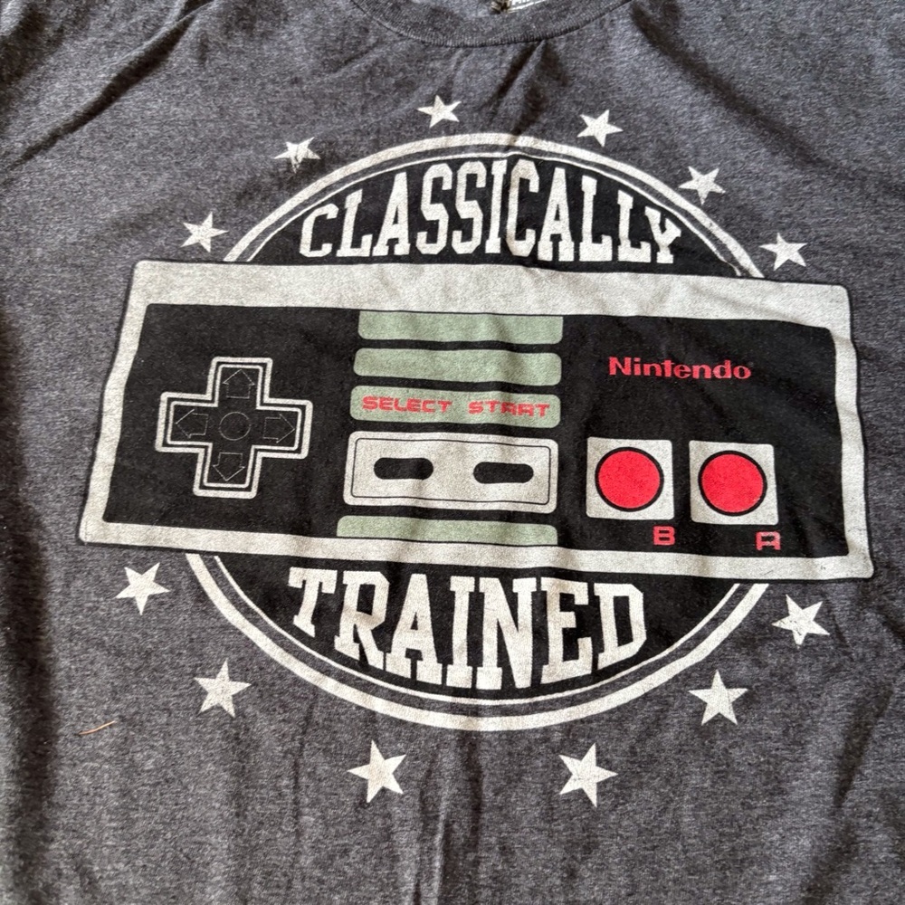 Nintendo Gray "Classically Trained" Retro Controller T-Shirt in size XL - Picture 2 of 3